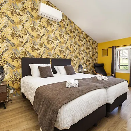 Hotell La Pepite Piscine, Massage Et
